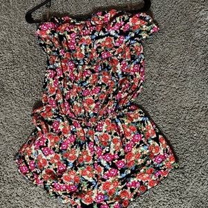 Pre-owned juniors romper/ Good Condition